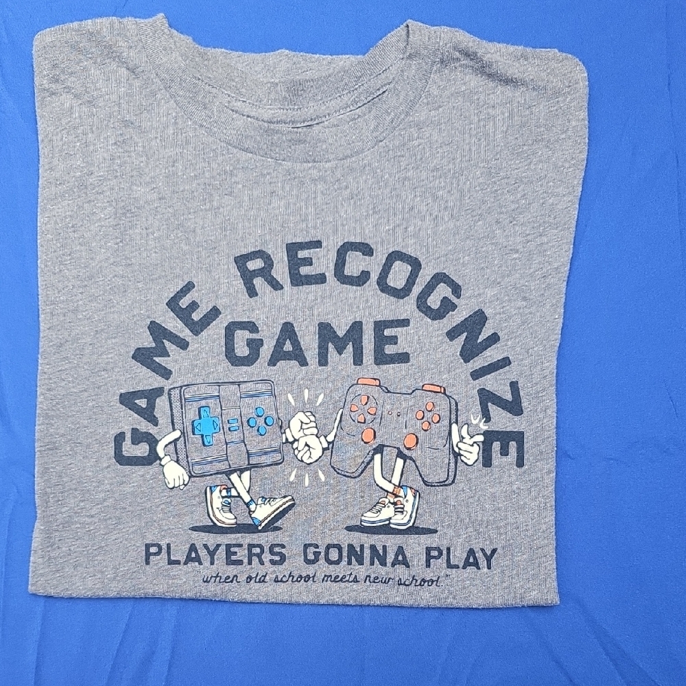 Old Navy Gray Graphic T-Shirt - Game Recognize Game